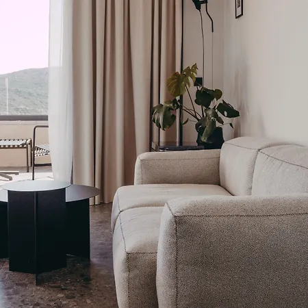 Ξενοδοχείο Moderne 4*